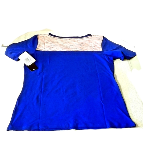 🆕️ Women's NY Giants V-Neck Tee size Large - NIP - Picture 4 of 8